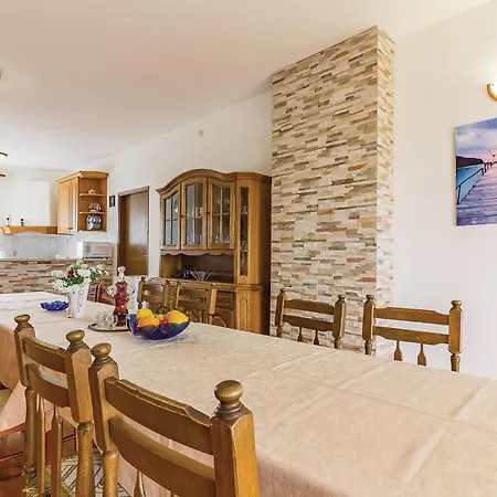 Apartment 4 Bedroom Lovely In *