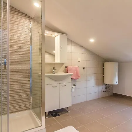 4 Bedroom Lovely In *
