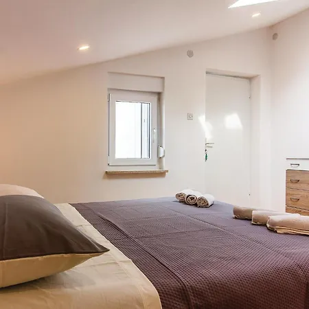 Appartement 4 Bedroom Lovely In *