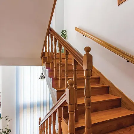 4 Bedroom Lovely In Apartment Stinjan