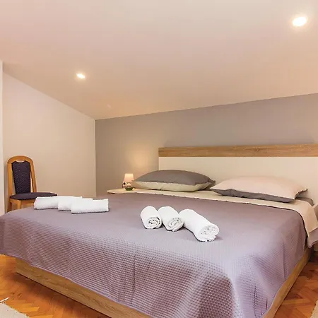 4 Bedroom Lovely In Stinjan