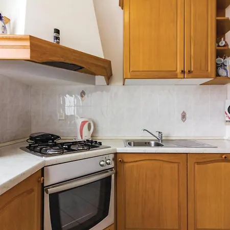 4 Bedroom Lovely In Apartment