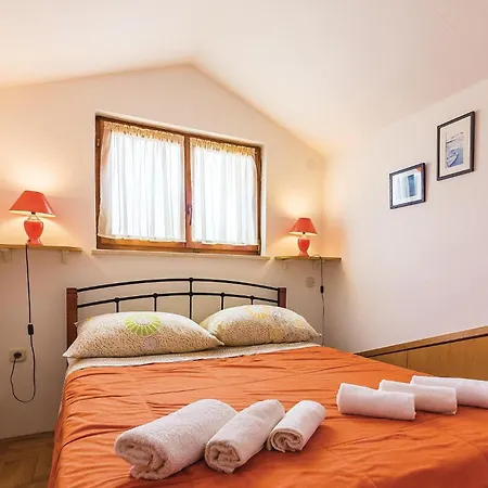 4 Bedroom Lovely In Apartment Stinjan