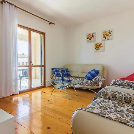 4 Bedroom Lovely In Stinjan