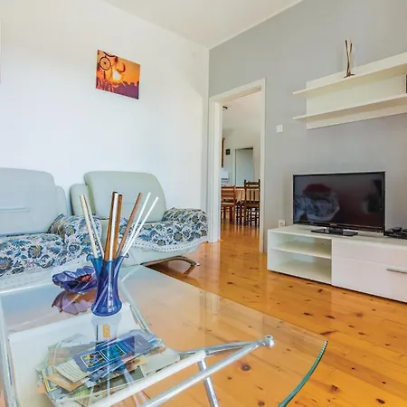 4 Bedroom Lovely In Apartment