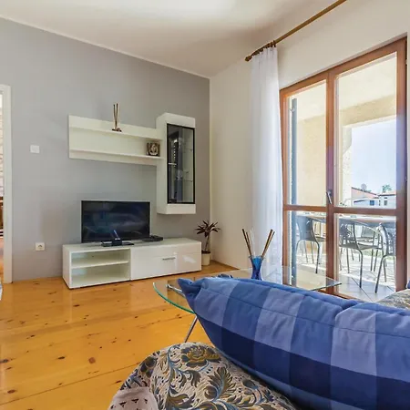 4 Bedroom Lovely In Apartment Stinjan