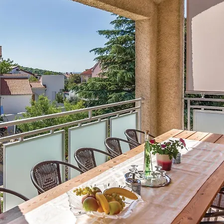 Apartment 4 Bedroom Lovely In Stinjan
