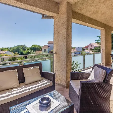4 Bedroom Lovely In Apartment
