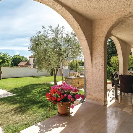 Apartment 4 Bedroom Lovely In