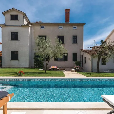 4 Bedroom Lovely In Stinjan