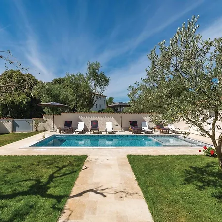 4 Bedroom Lovely In Stinjan